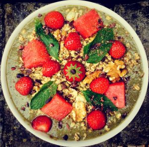 healthy nutritious smoothie bowl granola