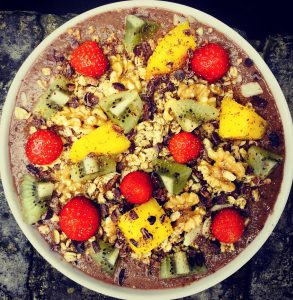 healthy nutritious smoothie bowl granola